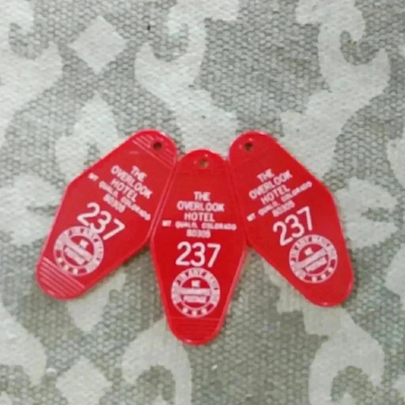 Overlook Hotel Keychain - Picture 6 of 7